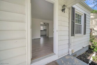 1215 Sunford Ave SE in North Canton, OH - Building Photo - Building Photo