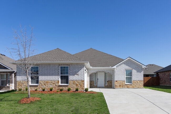 190 Colgate Ave in Red Oak, TX - Foto de edificio - Building Photo