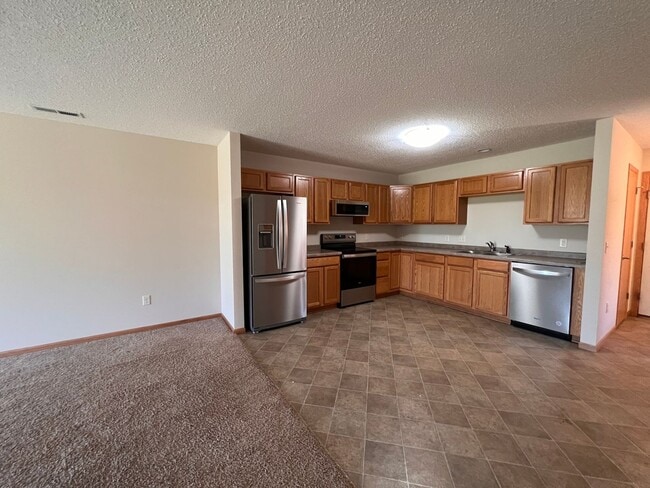 1627 Gunston Dr in New Richmond, WI - Foto de edificio - Building Photo