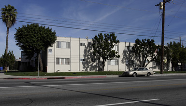 6800 Varna Ave in Van Nuys, CA - Building Photo - Building Photo