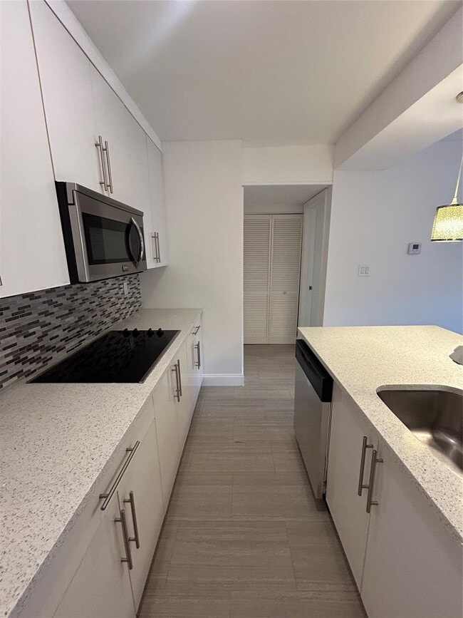 914 NE 15th Ave in Fort Lauderdale, FL - Building Photo - Building Photo