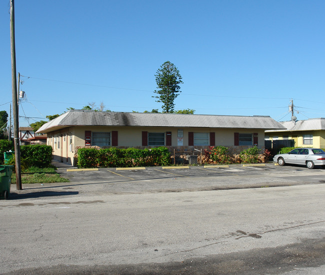 5208 NW 18th Pl in Fort Lauderdale, FL - Building Photo - Building Photo