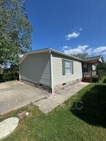 1005 Moore St in Athens, TN - Building Photo