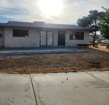 18333 Taloga Ln in Apple Valley, CA - Building Photo