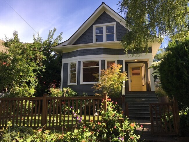 property at 1618 E Mercer St