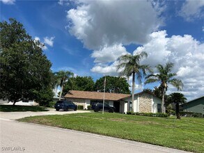 1450 Nottingham Dr in Naples, FL - Building Photo - Building Photo