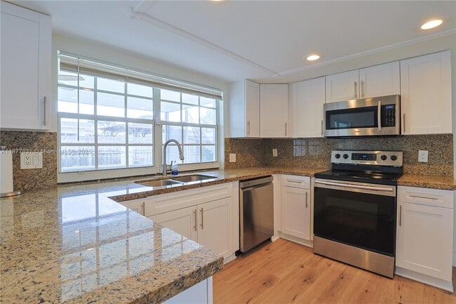 9020 NW 21st Ct in Pembroke Pines, FL - Building Photo - Building Photo