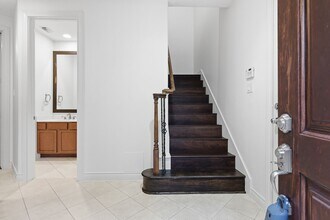 1303 Sherwood Point Ln in Houston, TX - Foto de edificio - Building Photo