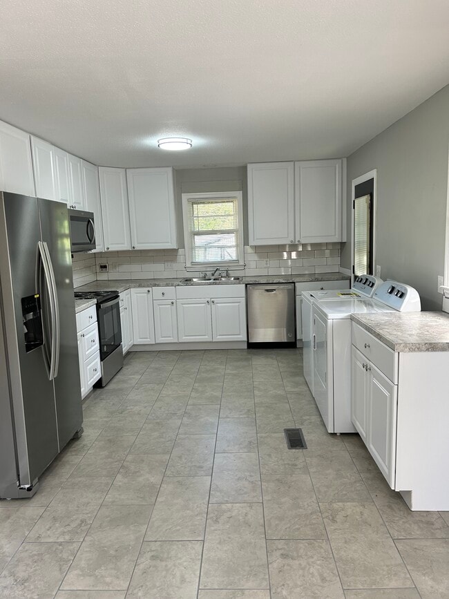 5305 Bayleaf Dr in Fayetteville, NC - Building Photo - Building Photo