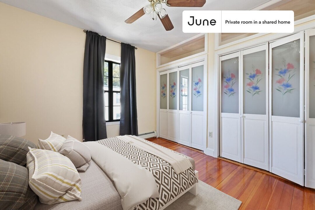Room in Shared 4 bed/1 bath home in Boston, MA - Building Photo