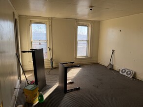 22 Pearl Ave, Unit 2nd Floor in Oil City, PA - Foto de edificio - Building Photo
