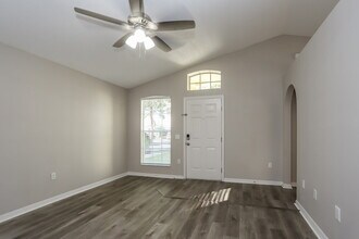 13829 Gentle Woods Ave in Riverview, FL - Building Photo - Building Photo