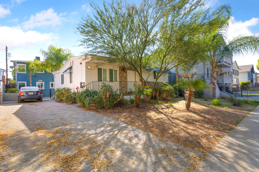 254 W Tujunga Ave in Burbank, CA - Building Photo