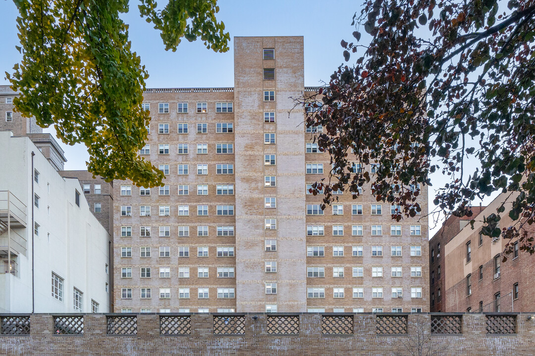 171 Claremont Ave in New York, NY - Building Photo