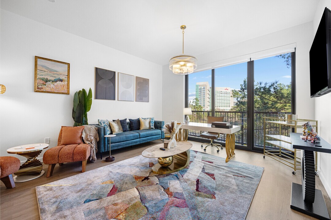 1 Riva Row in The Woodlands, TX - Building Photo