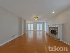 65 Cricket Ct in Dallas, GA - Foto de edificio - Building Photo