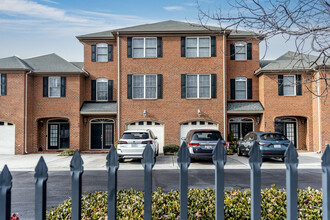 Link Horn Crest in Virginia Beach, VA - Building Photo - Building Photo