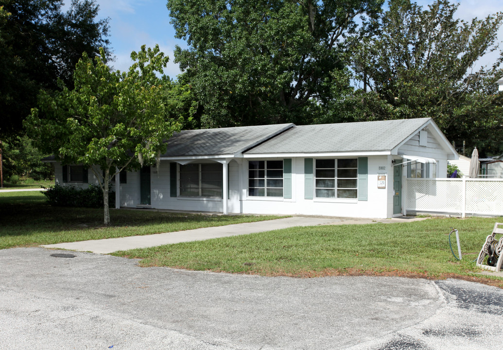 Sunny Pines Mobile Home Park in Mount Dora, FL - Building Photo