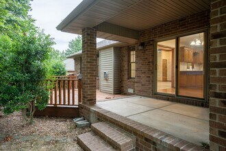 511 Pepper Hill Dr in Nixa, MO - Building Photo - Building Photo