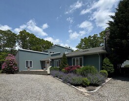 26 Woodedge Trail in Quogue, NY - Building Photo