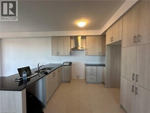 1 WORTH St in Stratford, ON - Building Photo - Building Photo