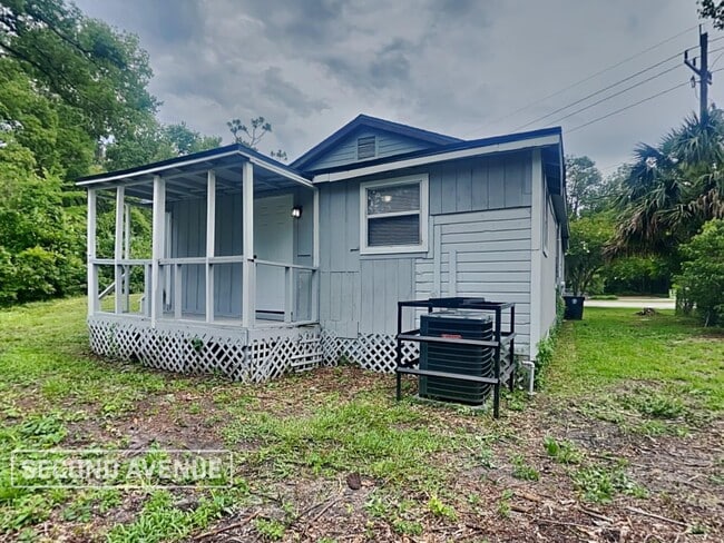 5637 Dunmire Ave in Jacksonville, FL - Building Photo - Building Photo