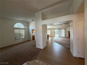 6305 Crosswood Ave in Las Vegas, NV - Building Photo - Building Photo