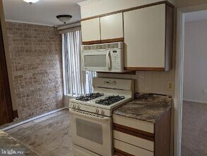 3321 Huntley Square Dr-Unit -B-1 in Temple Hills, MD - Building Photo - Building Photo