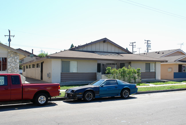 1802 E Grove Ave in Orange, CA - Building Photo - Building Photo