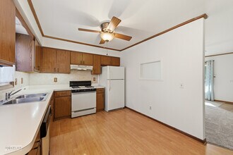 105 Colonial Pkwy in Yorkville, IL - Building Photo - Building Photo