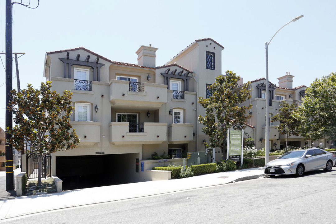 La Providencia in Toluca Lake, CA - Building Photo