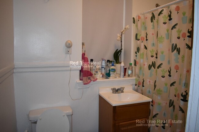 11 Mt Hood Rd, Unit 2 in Boston, MA - Foto de edificio - Building Photo