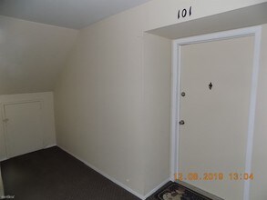 45240 Keding St-Unit -Apt 101 in Utica, MI - Building Photo - Building Photo