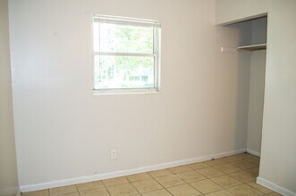 2036 Warwick St in Tallahassee, FL - Building Photo - Building Photo