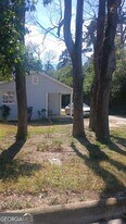 2370 Rogers Pl in Macon, GA - Building Photo
