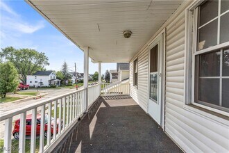 9909 Sladden Ave-Unit -2/UP in Garfield Heights, OH - Building Photo - Building Photo
