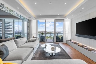 100 South Pointe Dr in Miami Beach, FL - Building Photo - Building Photo