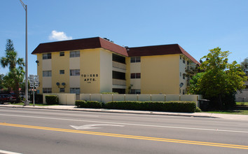 Tower King Apartments in North Miami, FL - Building Photo - Building Photo