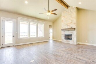 320 Oar Wood Dr in Granbury, TX - Building Photo - Building Photo
