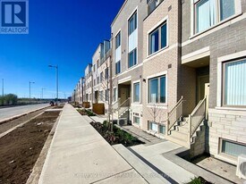 100 Honeycrisp Cres in Vaughan, ON - Building Photo