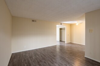 Irolostar Apartments in Los Angeles, CA - Building Photo - Building Photo