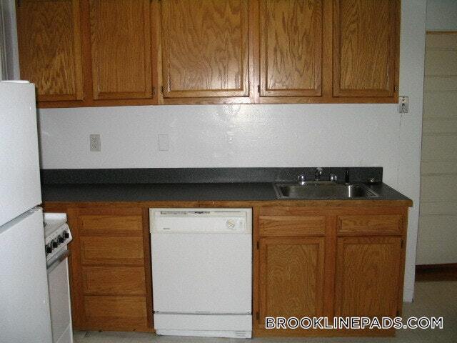 1595 Beacon St in Brookline, MA - Building Photo - Building Photo