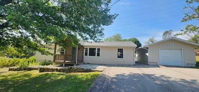 330 Hillcrest Dr in Crossville, TN - Building Photo - Building Photo