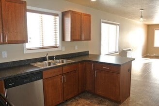 519 3rd St NW in Minot, ND - Building Photo - Building Photo