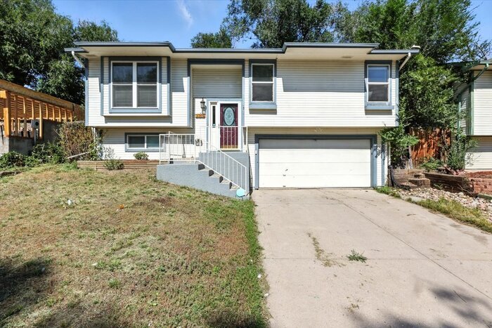 2706 N Chestnut St in Colorado Springs, CO - Building Photo