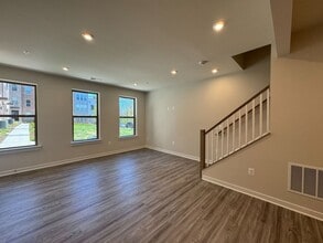 2441 Silver Line Aly in Herndon, VA - Building Photo - Building Photo
