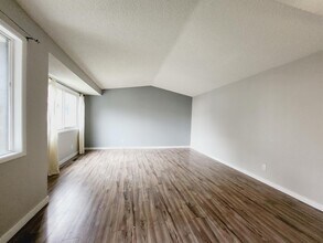 405 Willow Ct NW in Edmonton, AB - Building Photo - Building Photo