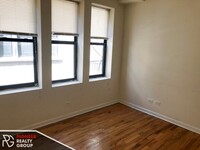 912 W Dakin St, Unit #917-303 in Chicago, IL - Building Photo - Building Photo