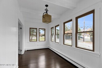 18 Holly St in Rumson, NJ - Building Photo - Building Photo