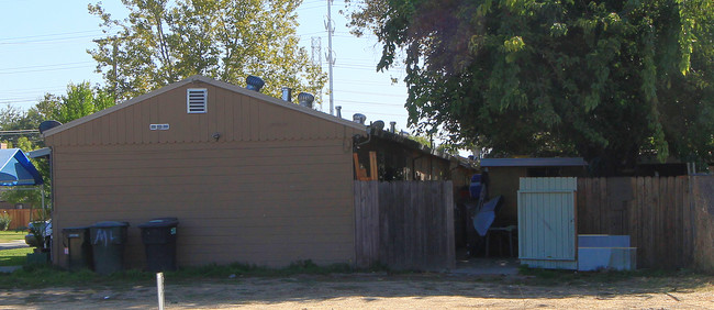 6412 Lang Ave in Sacramento, CA - Building Photo - Building Photo